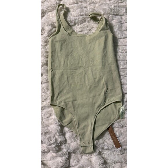 essential bodysuit scoop neck bodysuit pistachio - Picture 1 of 3